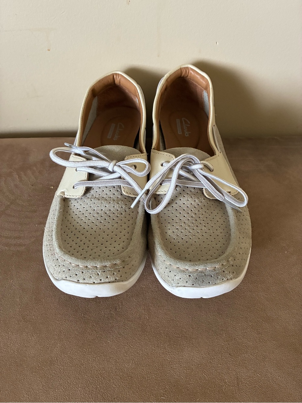Clarks Arbor Opal Boat Shoes Perforated Lace-Up Flats in Light Beige size 9